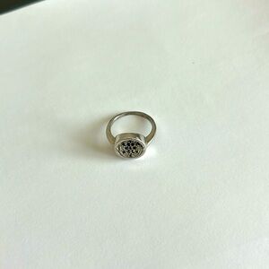 Sterling silver, Italian ring. Mid part turns to brown/white stones.Size 7.
